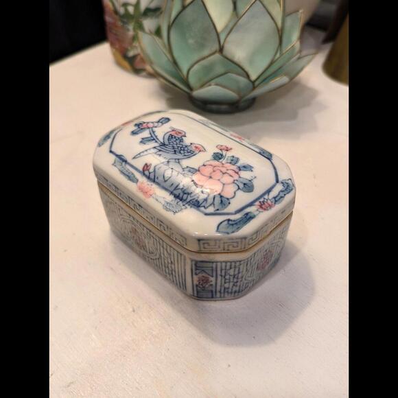 Vintage Chinese Trinket Box and Small Bowl, Hand-painted. - Picture 4 of 10